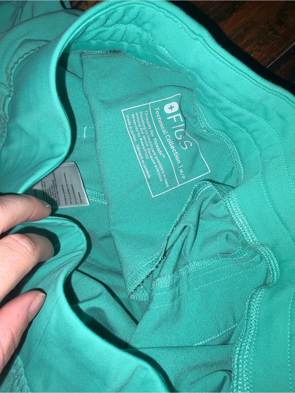 FIGS surgical green scrub set - Picture 6 of 6